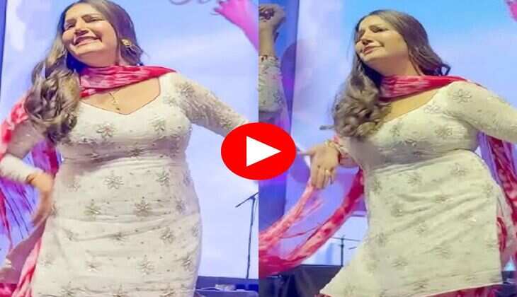 Sapna Choudhary Dance : सपना चौधरी ने स्टेज पर लगाए जोरदार ठुमके, फैंस हुए क्रेजी
