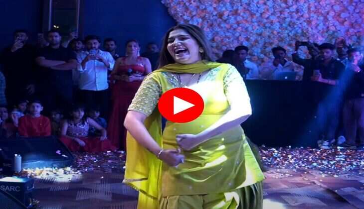 Sapna Choudhary Dance : सिर पर चुन्नी रख मटक-मटक चली सपना चौधरी, फैंस करने लगे तारिफ&nbsp;