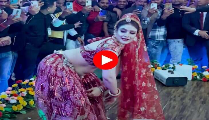 Gori Nagori Dance : जगमगाते स्टेज पर लहंगा-चोली में लगाए जोरदार ठुमकों से लूटी महफ़िल