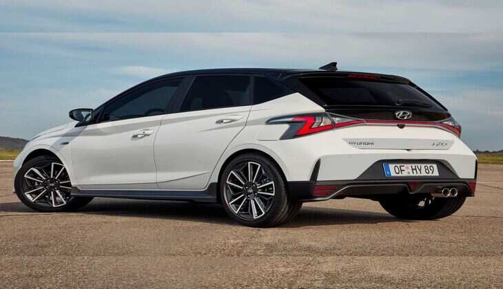 Hyundai : डीलरशीप पर पहुंचने लगी ये 7 लाख से सस्ती कार, 6 एयरबैग के साथ मिलते हैं ये धांसू फीचर्स