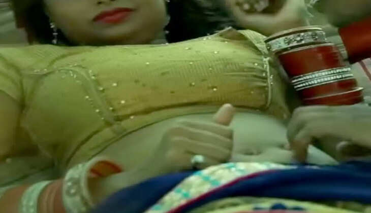 Breaking News : नशे में टून्न था पति, प्रेमी के साथ मजे कर रही थी पत्नी, फिर जो हुआ...