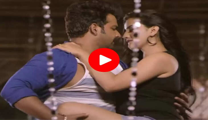 &nbsp;Romantic Videos: आधी रात में अक्षरा ने पवन सिंह के साथ किया रोमांस, वायरल हुआ वीडियो