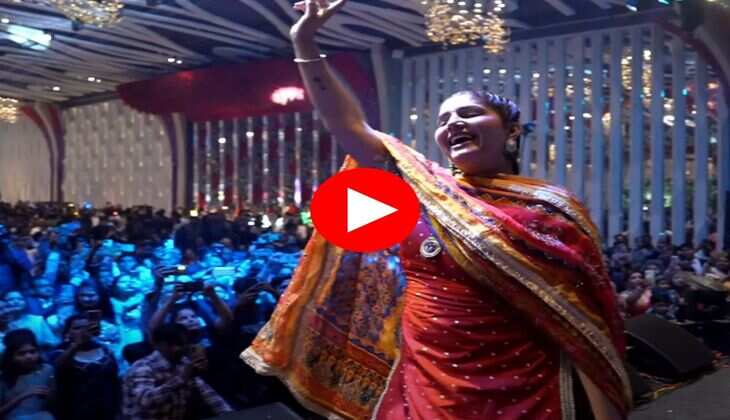 Sapna Chaudhary Dance : कूद-कूद कर नाची सपना चौधरी, हिला डाला स्टेज
