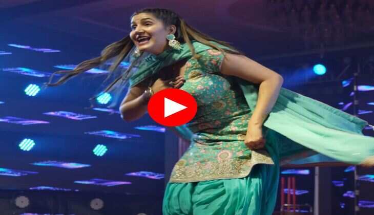 Sapna Choudhary Dance : डांस के दौरान सपना चौधरी ने दिल पर हाथ रखकर कहा 'हे मने आव हिचकी'