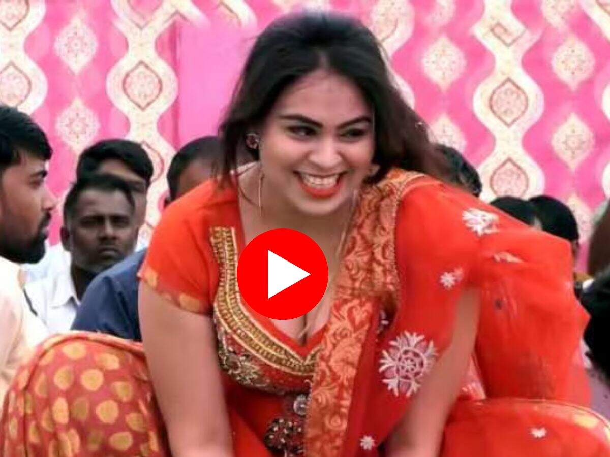 RC Upadhyay Dance : आरसी उपाध्याय ने टाइट सूट में काटा बवाल, लचकती कमर पर लट्टू हुए लोग