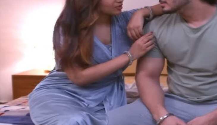 Hotel के कमरे में दो लड़कों के साथ थी पत्नी, दरवाजा खुला तो पति के उड़े होश 