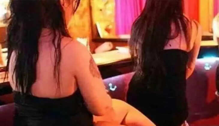 UP के एक ब्यूटी पार्लर में महिलाओं की खींची जाती थी तस्वीरें, फिर किया जाता था ब्लैकमेल