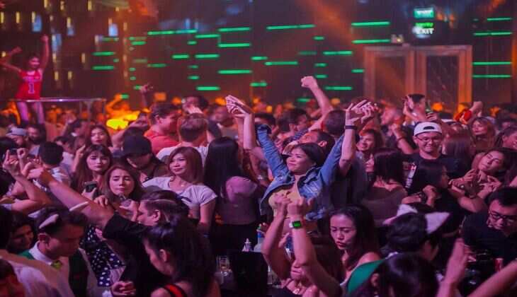  Delhi के ये नाइट क्लब हैं सबसे बेस्ट, यहां इंजॉय करने के लिए आते हैं बड़े बड़े बॉलीवुड स्टार