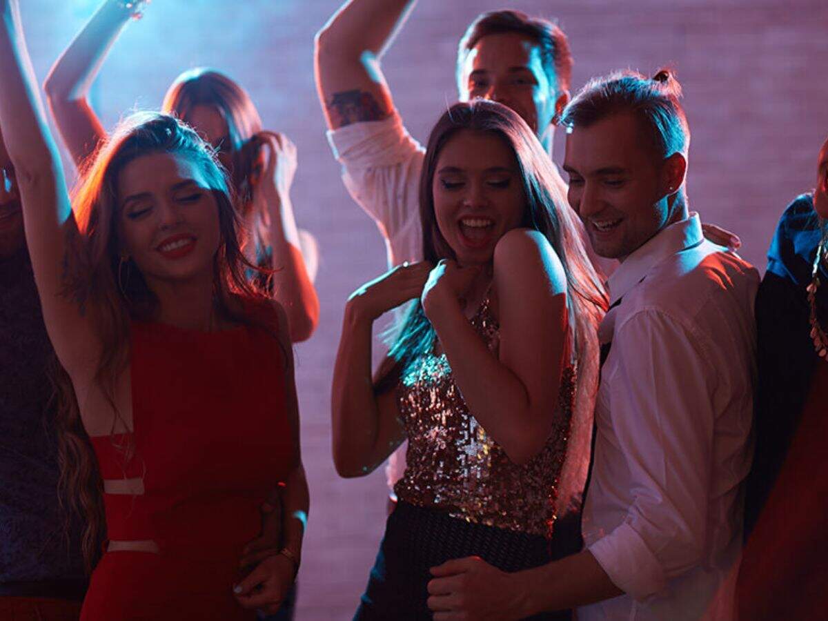 Delhi Night life : दिल्ली की इन 5 जगहों की नाइटलाइफ विदेशों से नहीं है कम, सुबह 3 बजे तक चलता है आखिरी गाना