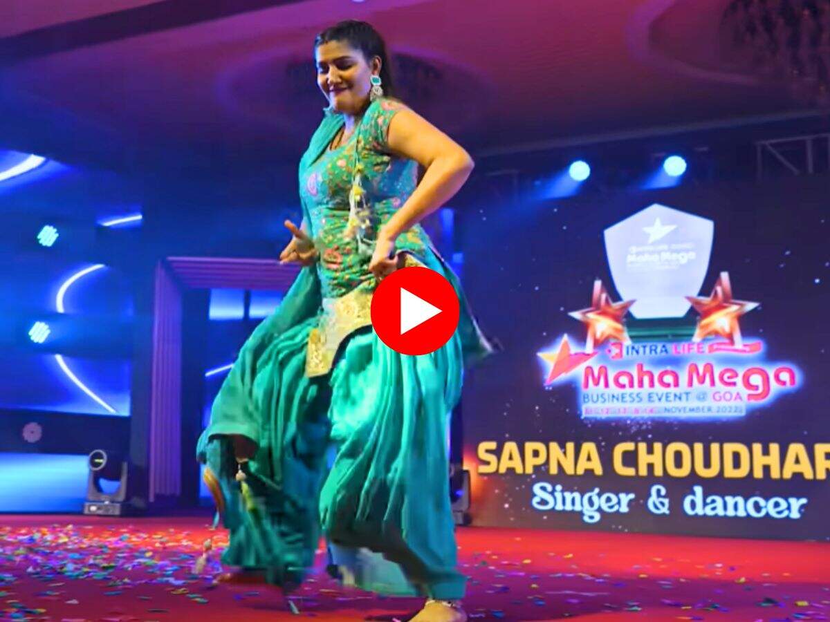 Sapna Choudhary Dance : टाइट सूट में सपना ने लगाए धुआंधार ठुमके, लोग बोले- छोरी तू सै बड़ी बिंदास
