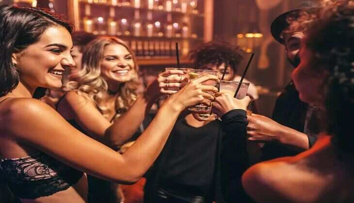 रात 10 बजे के बाद रंगीन हो जाती हैं Delhi की ये 5 जगहें, पूरी रात विदेशों जैसा रहता है माहौल