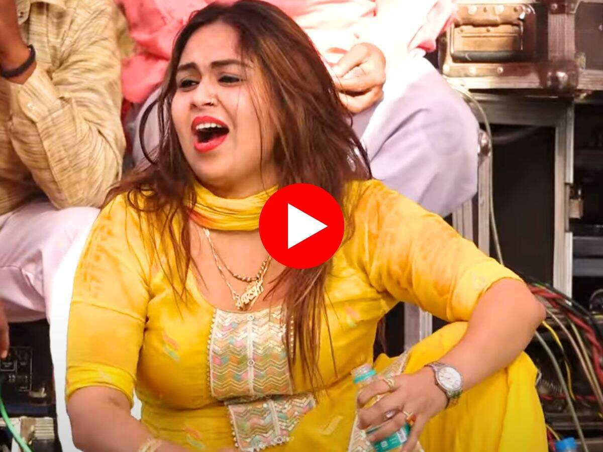 Haryanvi Dance : आरसी उपाध्याय ने शरीरतोड़ डांस से बढ़ा दिया पारा, लोग बोले- नहीं देखी ऐसी अदाएं