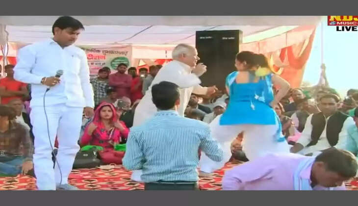 स्टेज पर हरियाणवी डांसर के साथ ताऊ का धमाकेदार डांस, जिसे देखकर रह जाओग हैरान   