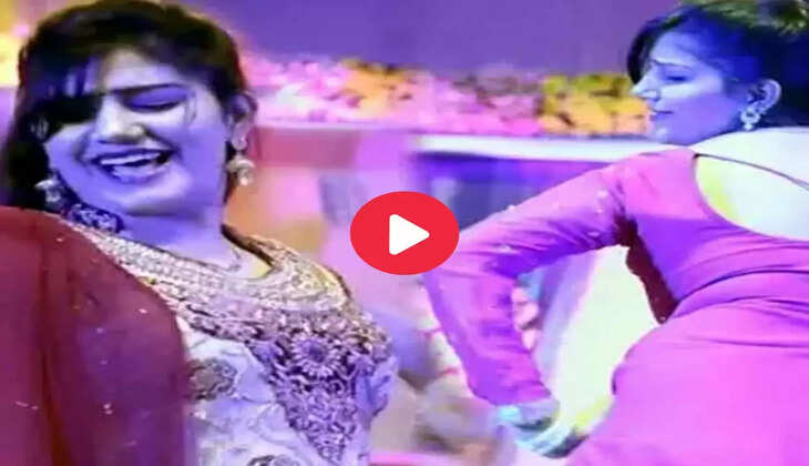 Sapna Choudhary : सपना चौधरी ने स्टेज पर दिखाए हॉट मूव्स, फैंस पर चढ़ा प्यार का खुमार