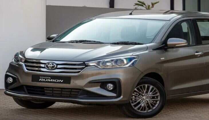 Ertiga को छोड़ ये 7 सीटर कार लोगों को आ रही खूब पसंद, जानिये आज बुक कराने पर कितने दिन में मिलेगी डिलीवरी