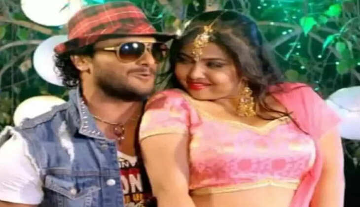 Khesari Lal: खेसारी लाल को एक्ट्रेस का लहंगा उठाना पड़ा महंगा, देखें वीडियो&nbsp;