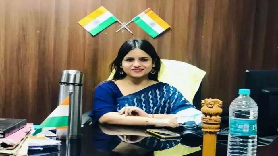 Success Story:&nbsp;बिना कोचिंग लिए नौकरी के साथ की UPSC की तैयारी, तीसरे प्रयास में IAS अधिकारी बनीं दिल्ली की&nbsp;सर्जना यादव