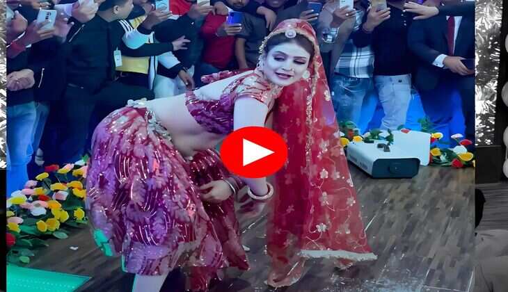Gori Nagori Dance : स्टेज पर डांस के दौरान गोरी नागोरी ने किए प्यार भरें इशारें, लोग बनानें लगे विडियों