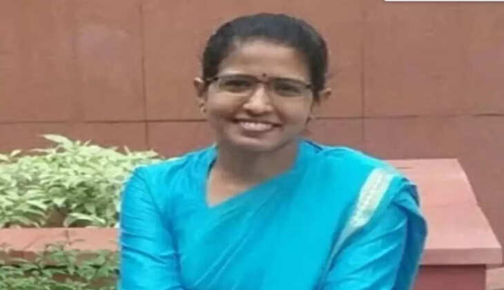 कर्ज में डूबे किसान पिता ने दे दी थी जान,  बेटी ने UPSC पास कर रच दिया इतिहास