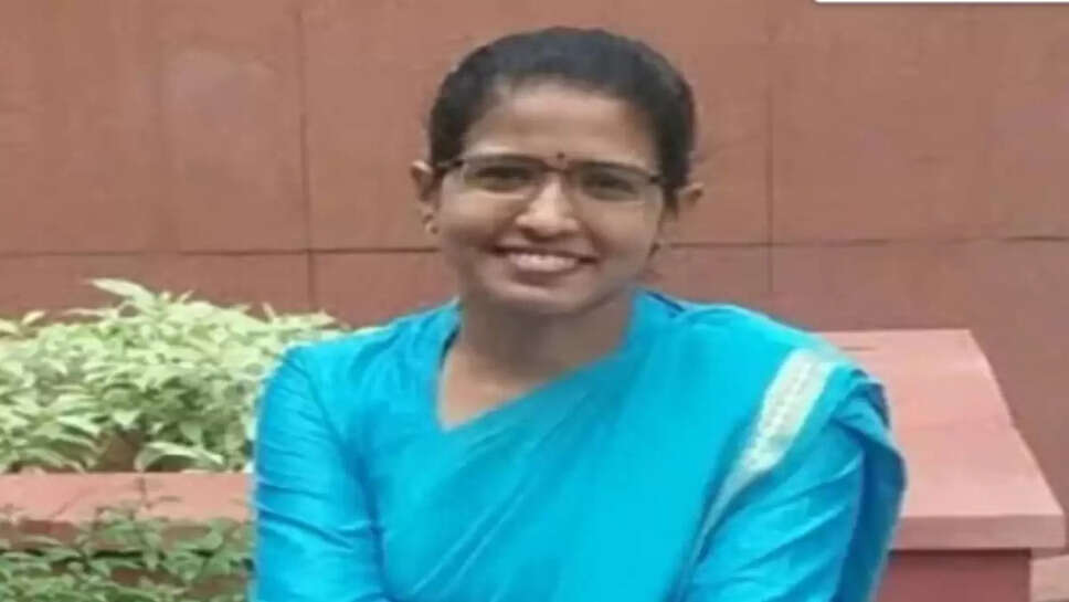 कर्ज में डूबे किसान पिता ने दे दी थी जान, &nbsp;बेटी ने UPSC पास कर रच दिया इतिहास