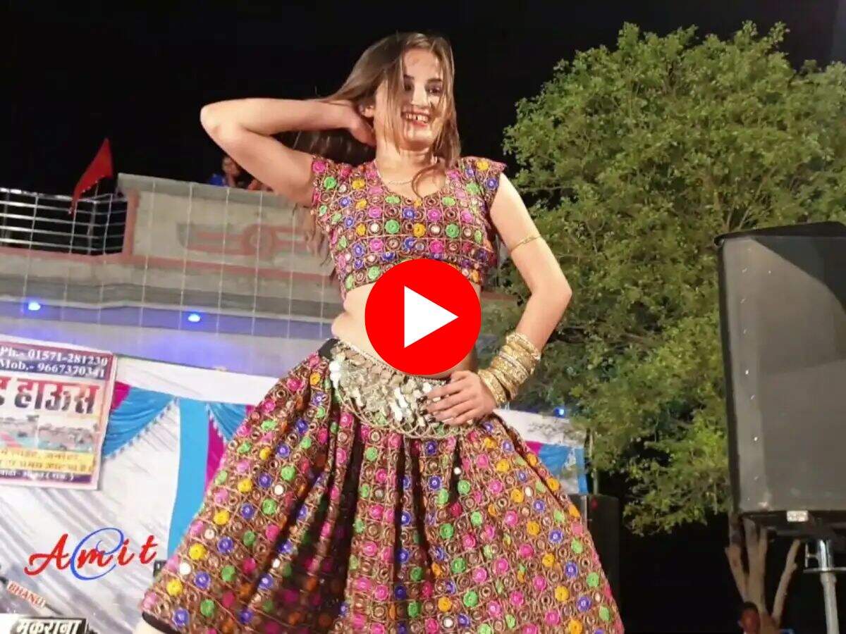 Komal Rangili Dance : कोमल रंगीली ने स्टेज पर किया बेजोड़ डांस, मूव्ज देख फैंस हुए फिदा