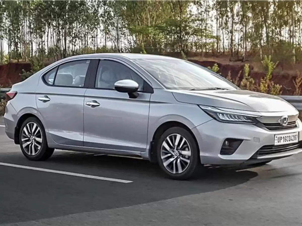 ऑल्टो की कीमत में मिल रही Honda City, मौका न चूकें