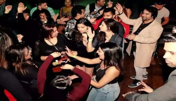 Delhi Night : दिल्ली की 5 जगहें जहां लोग पूरी रात लेते हैं नाइट लाइफ का मजा, सुबह 3 बजे तक चलता है आखिरी गाना