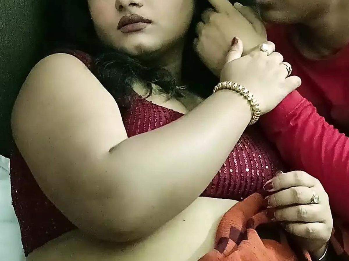 Affair : 42 साल की शादीशुदा महिला का पड़ोसी पर आया दिल, पति से तोड़ा 15 साल पुराना रिश्ता