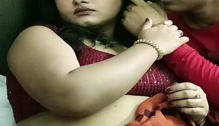 Affair : 42 साल की शादीशुदा महिला का पड़ोसी पर आया दिल, पति से तोड़ा 15 साल पुराना रिश्ता