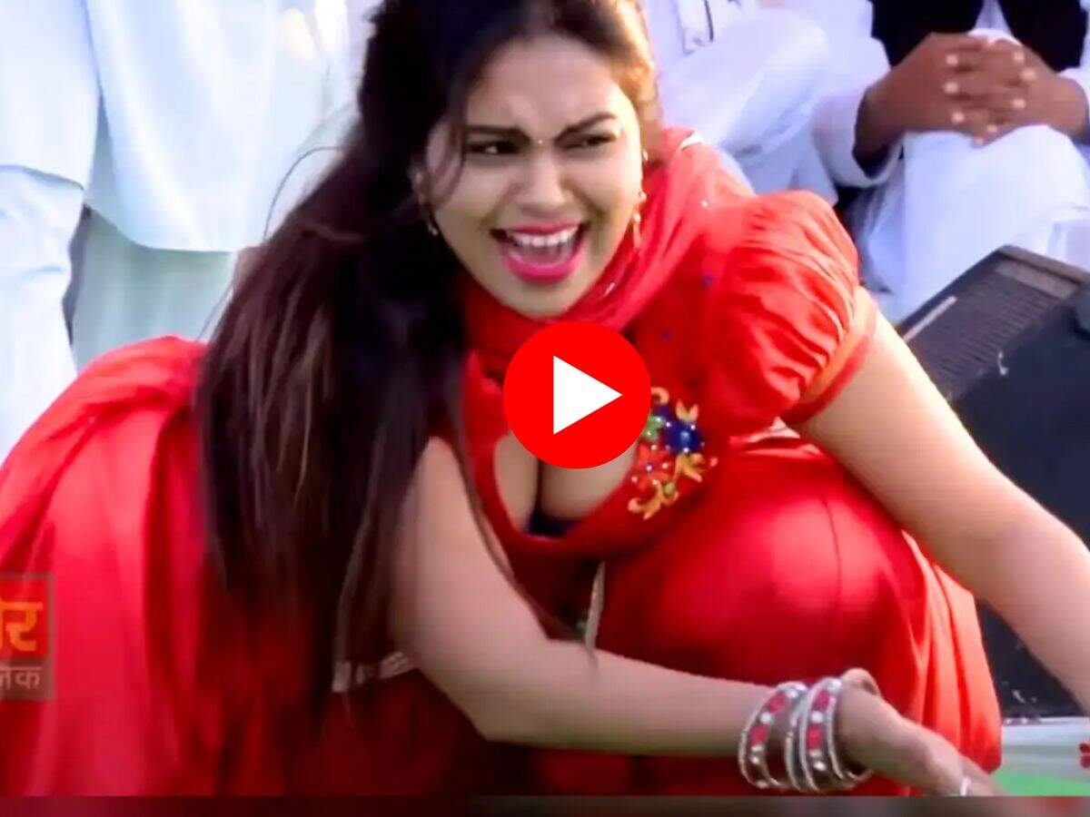 RC Upadhyay dance : टाइट सूट पहन आरसी उपाध्याय ने मटकाया हैवी फिगर, बूढ़ों में आया जोश