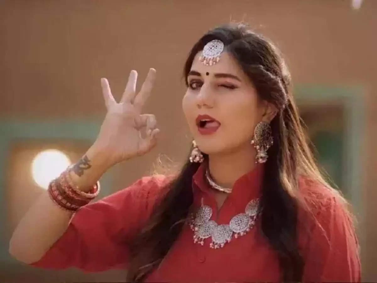  सोने की तागड़ी' के हिट गाने पर  Sapna Choudhary ने  किया ऐसा डांस बूढ़े भी झूम उठे