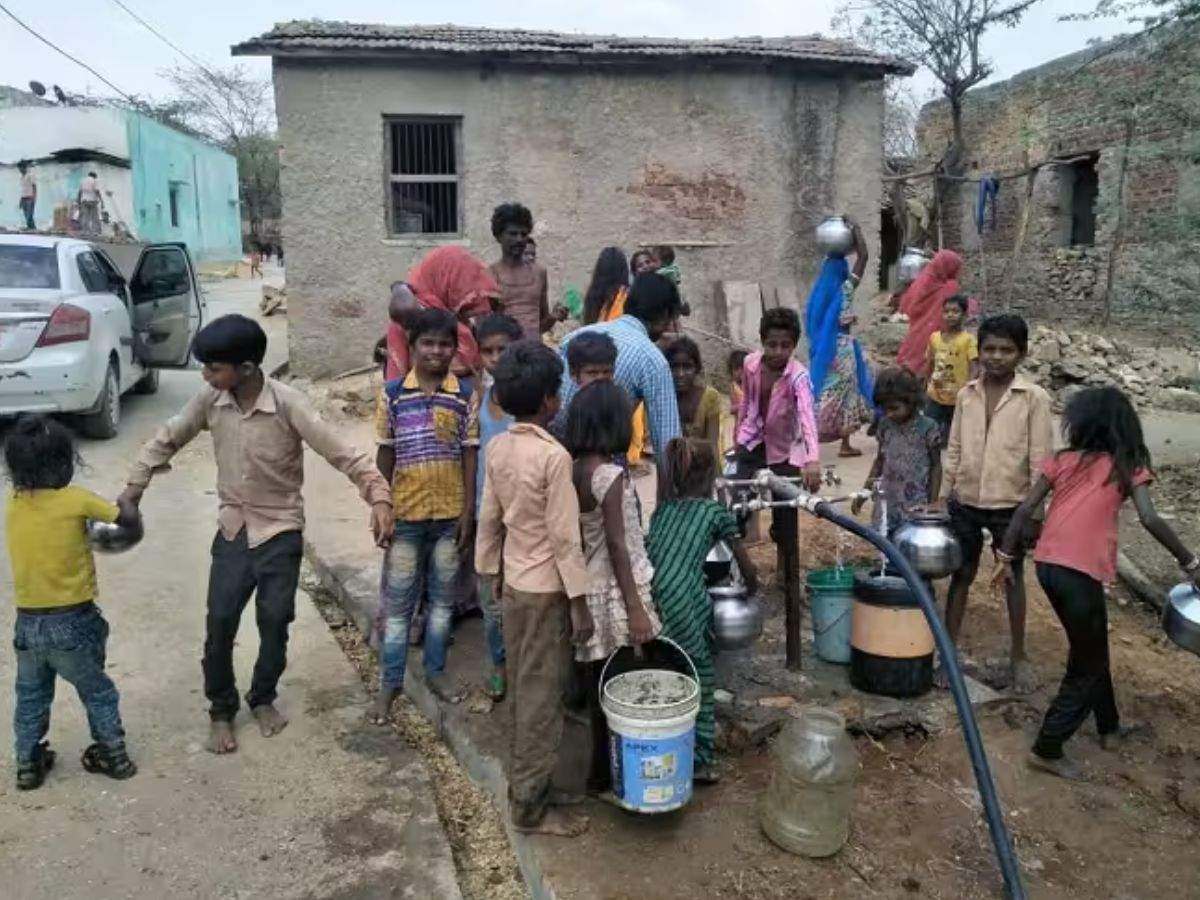 UP के इस गांव में आजादी के बाद पहली बार पहुंचा पानी, लोगों ने जताई खुशी