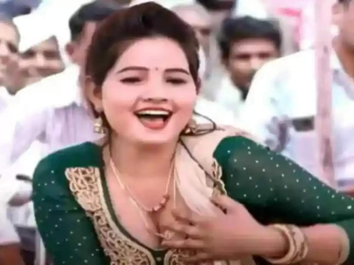 Haryanvi Dance Video: स्टेज पर हरे सूट पहन सुनीता बेबी ने दिखाया जलवा, फैंस बोले गोली चल जावेगी