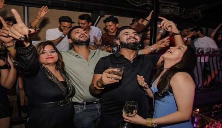 Nightlife in Delhi NCR : रात का मजा लेने के लिए चुने Delhi की ये 8 जगहें जहां विदेशों से भी आते हैं लोग