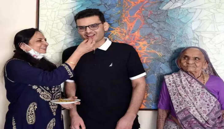 UPSC : कार्तिक ने IAS बनने के लिए बीच में छोड़ दी थी ट्रेनिंग, पढ़िए इनकी सक्सेस स्टोरी 