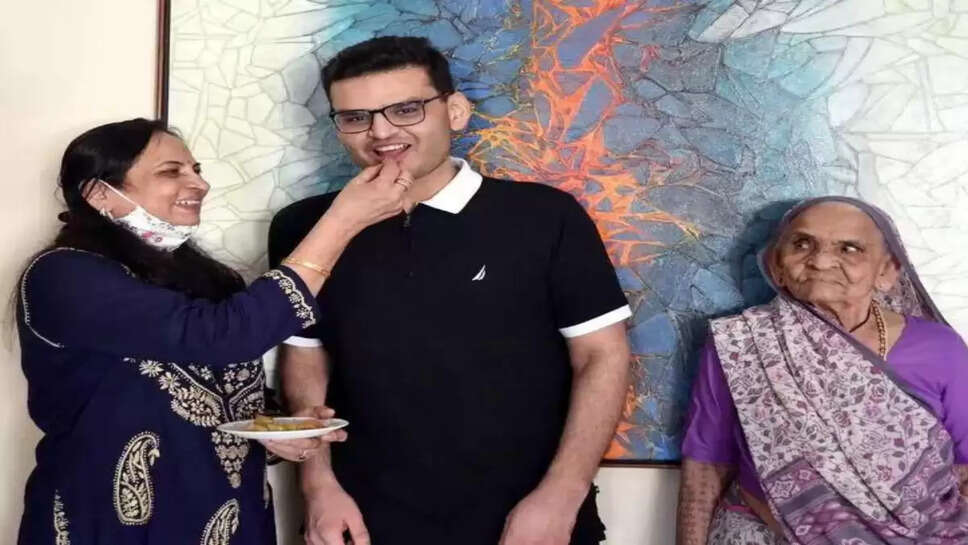 UPSC : कार्तिक ने IAS बनने के लिए बीच में छोड़ दी थी ट्रेनिंग, पढ़िए इनकी सक्सेस स्टोरी&nbsp;