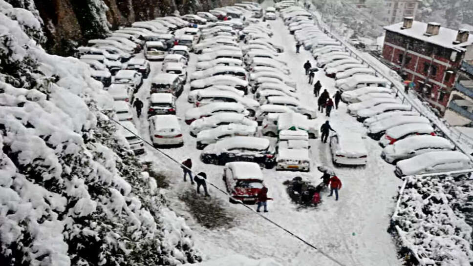 Winter Weather Update: लगातार हो रही बर्फबारी के कारण बढ़ी ठंड, जानिए अगले 4 दिनों का मौसम 