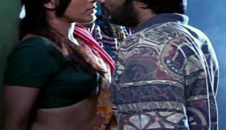 Affair: मैं रात को किराएदार के साथ बना रही थी संबंध, अचानक कमरे में आ गई सास, फिर जो हुआ...