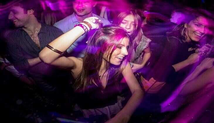 Noida की इन 3 जगहों की नाइटलाइफ दिल्ली गुरुग्राम जितनी ही रंगीन, विदेशों जैसे होता है माहौल