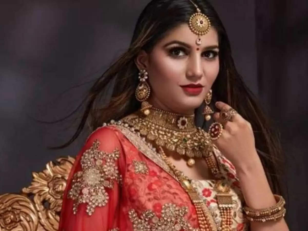 Sapna Chaudhary: सपना चौधरी के खिलाफ कोर्ट ने किया गिरफ्तारी वारंट जारी, जानें पूरा मामला