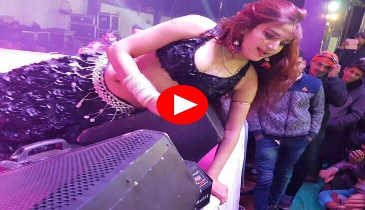 Komal Rangili dance : कोमल ने स्टेज पर हिलाई पतली कमर, देख फैंस हुए क्रेजी