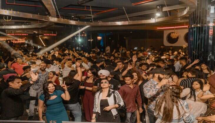 Nightlife : शाम होते ही दिल्ली की इन जगहों पर रंगीन हो जाता है माहौल, एंजॉय करने के लिए दूर दूर से आते हैं लोग 