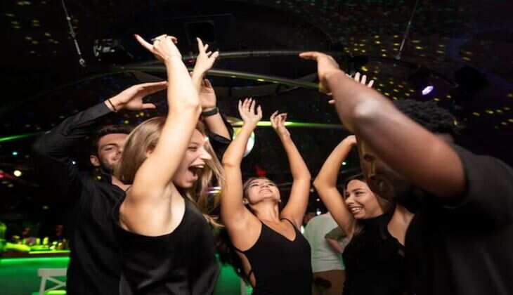 नाइटलाइफ का एंजॉय करने के लिए बेस्ट हैं Noida के ये 3 क्लब, फ्री मिलती है एंट्री
